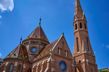 Obraz premium Szilágyi Dezső Square Reformed Church, a red brick protestant church on the banks of the Danube in central Budapest, Hungary.