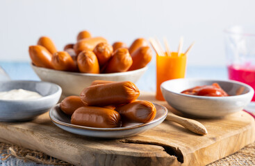 Cocktail sausages in a bowl.