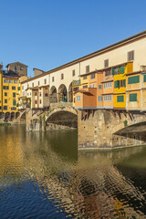 Fototapeta na wymiar Ponte Vecchio Bridge having been built in the 1350. (Florence, Tuscany, Italy). Vertically. 
