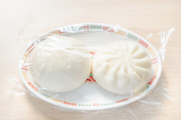 ふんわりラップしたレンチン前の中華まん