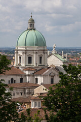 Fototapeta na wymiar Duomo Nuovo à Brescia
