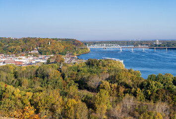 Fototapeta na wymiar View of the city of Hannibal in Missouri from Lovers Leap overlook with Mississippi River and cruise boat