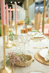 empresario, camisa, chaqueta, gente, moda, indumentaria, hombre, persona, falda, formal, exitos, negro, boda, colores,flores, mesas, vajilla, cuberteria, manteleria, marcasitios, corbata, blazer, zapa