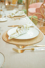 empresario, camisa, chaqueta, gente, moda, indumentaria, hombre, persona, falda, formal, exitos, negro, boda, colores,flores, mesas, vajilla, cuberteria, manteleria, marcasitios, corbata, blazer, zapa