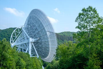 Radio Telescope in the Woods - 680716744