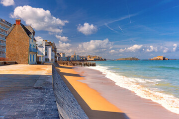 High stone embankment at hide tide, in beautiful walled city of Saint-Malo, Brittany, France - obrazy, fototapety, plakaty