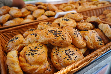 Puff pastry samosa with meat filling and sesame seeds.
