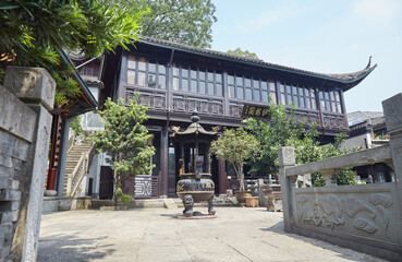 Baoshi Mountain in Hangzhou, home to numerous historic and religious spots