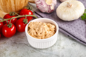 Yellow cream grill sauce for burger
