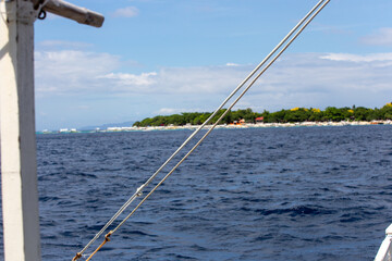 Fototapeta premium 파란 바다, 하얀 구름...너무나 아름다운 필리핀 보홀의 바다풍경 그리고 호핑보트들