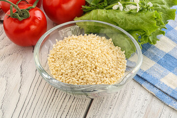 Raw sesame seeds in the bowl