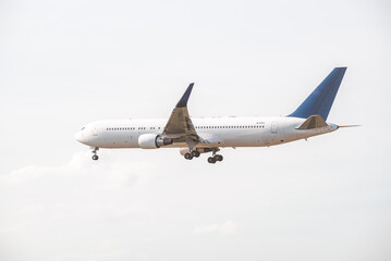 Flugzeug im Landeanflug auf den Flughafen Frankfurt am Main, FRA