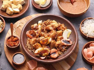 Ketoprak is a traditional Indonesian street food dish. It is a vegetarian dish from Jakarta, consisting of tofu, vegetables, rice cake, and rice vermicelli served in peanut sauce. 