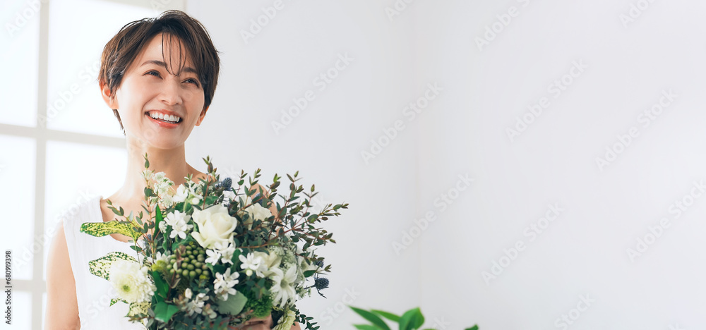 Poster 花束を持った女性　美容イメージ花束を持った女性　美容イメージ