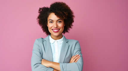 Executive woman with arms crossed isolated on a pink background with copy space
