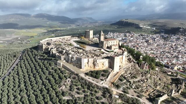 hermosos monumentos de Espa&ntilde;a, fortaleza de la Mota en el municipio de Alcal&aacute; la Real