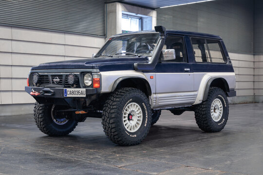 Nissan Patrol GR SLX (aka Nissan Safari or Ford Maverick) (Fourth generation, Y60)