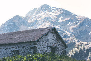 Fototapeta premium stonehut in the mountains