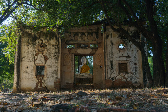 Ole Chinese building at Wat Phrarup Suphan Buri, Thailand