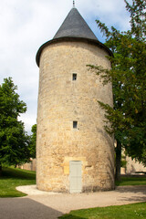 Fototapeta na wymiar Surgères. La tour Hélène située dans le parc près de la porte renaissance Charente-Maritime. Nouvelle-Aquitaine
