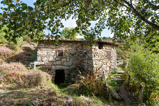 Molinos de O Calán, en Oia (Galicia, España)