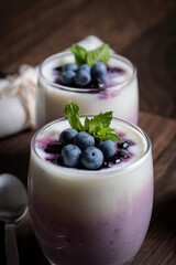 ブルーベリージャムとヨーグルトで作ったデザート