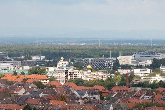 aerial view to the Hundertwesser house in Darmstadt. There should be around 1 tsd different sizes of the windows of the building.