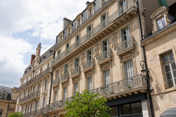 Fototapeta na wymiar front facade of french building 