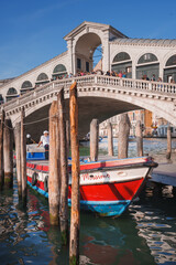 Fototapeta na wymiar The iconic Rialto Bridge in Venice, Italy, spans the Grand Canal, a famous landmark in a bustling area with many other attractions nearby.