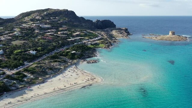 plage de la Pelosa dans le nord de la Sardaigne (Italie)