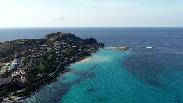 plage de la Pelosa dans le nord de la Sardaigne (Italie)