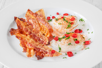 Poached eggs with bacon