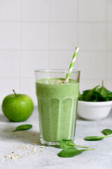 Fresh apple spinach smoothy for a breakfast.