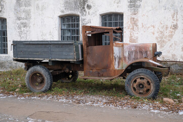 An old rusty truck from the First World War