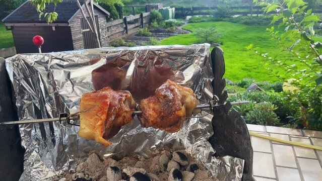 Haxen, grillen im Garten 