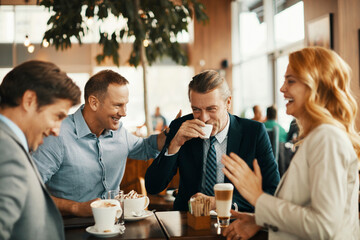 Group of professionals enjoying a coffee break together - obrazy, fototapety, plakaty