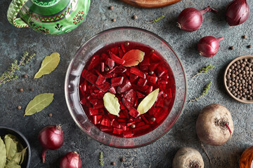 Fermented red beet kvass in a glass bowl with onions and spices - obrazy, fototapety, plakaty