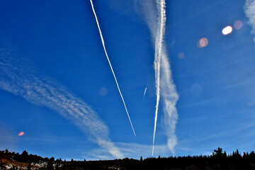 Major North South Airline corridor show two types of contrails; persistent non-spreading, and persistent spreading.