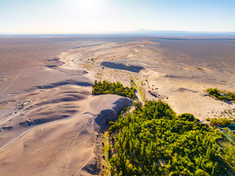 Vista a&eacute;rea do povoado de Toconao, localizado no deserto em San Pedro de Atacama. Chile. 