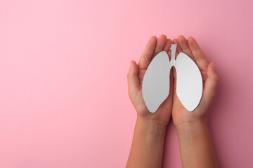 Child holding paper human lungs on pink background, top view. Space for text - obrazy, fototapety, plakaty