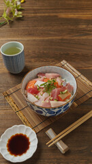 和食の海鮮丼イメージ(マグロ・イカ・ブリ・サーモン)