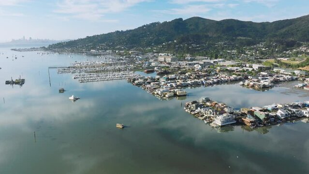 Panoramic view of Sausalito marina and coastal buildings of San Franco suburban, California, West coast, USA. private houses located on hills of green mountains with Pacific ocean view, 4k footage