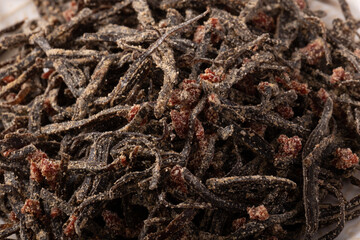 梅入り　塩ふき昆布　(北海道道南産　真昆布)