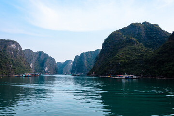 Fototapeta na wymiar Cua Van floating village, Halong Bay, Vietnam