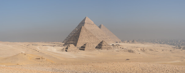 Fototapeta na wymiar Panorama des pyramides de Gizeh en Egypte