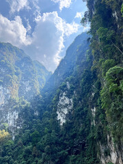 Obraz premium Beautiful view, Boat trip to the islands in Thailand. Khao Sok National Park and Cheo Lan Lake. Nice shoot.