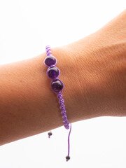 Bracelet : Amethyst bracelet isolated on white background