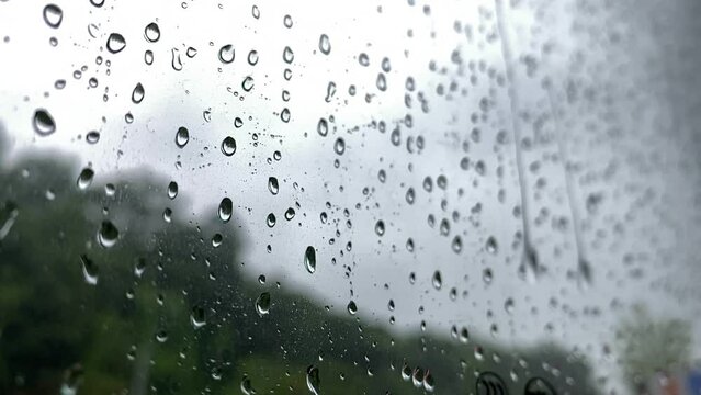 비오는날 창