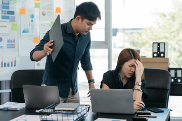 Boss is angry and blames the staff for poor work, the team leader's failure is not satisfied with the report.