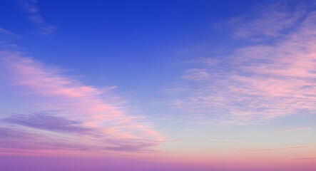 Obraz premium 夕暮れ時の静寂な湖面：ピンク、青、オレンジのグラデーションが広がる空と、その色彩が完全に反映される穏やかな水面、そして広大な空とその反射だけが存在する無限の静けさ